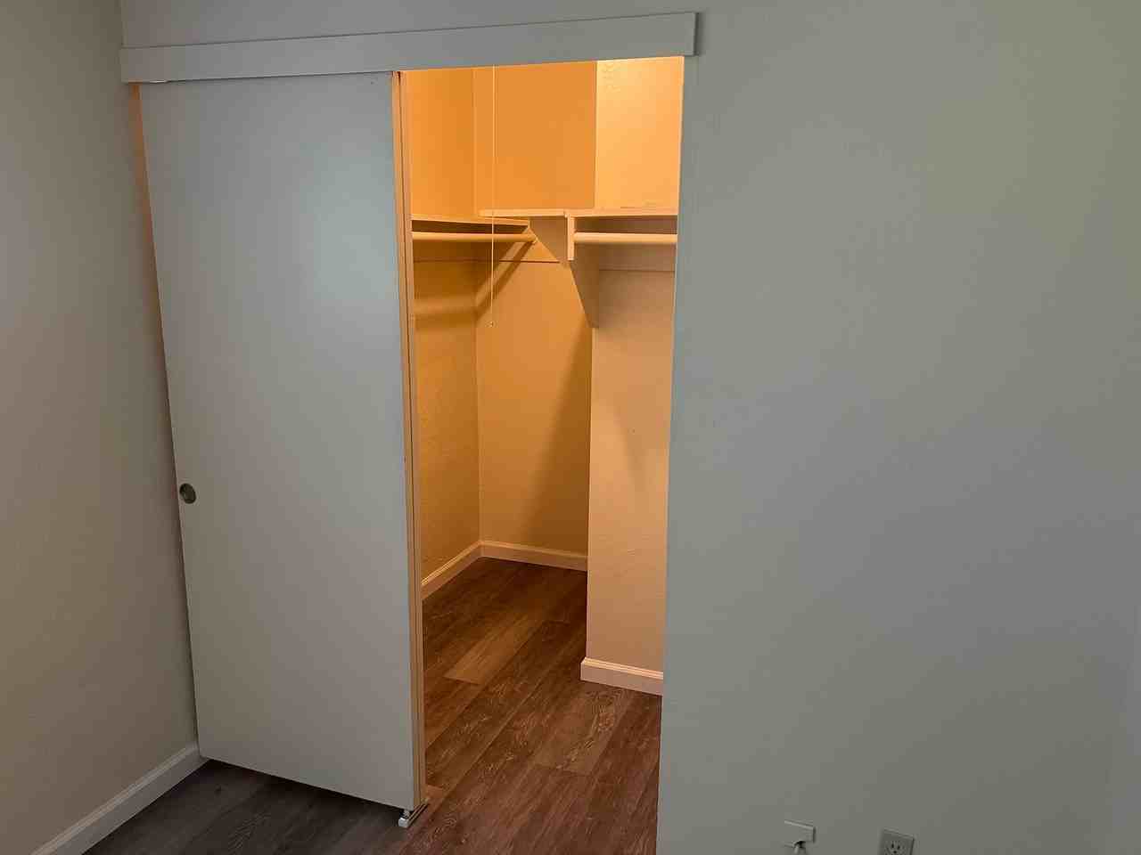 494 Rose Ave #5 - Photo 5 of 8