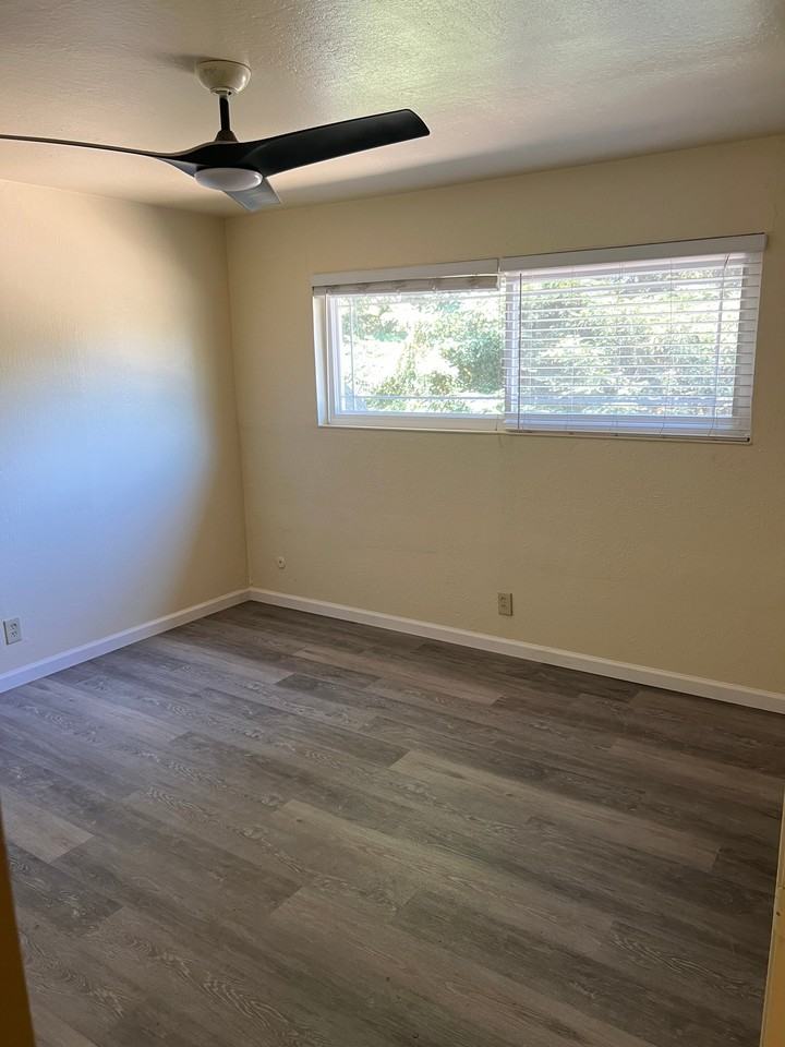 494 Rose Ave #5 - Photo 6 of 8