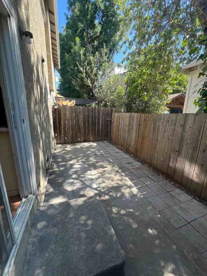 494 Rose Ave #5 - Photo 7 of 8