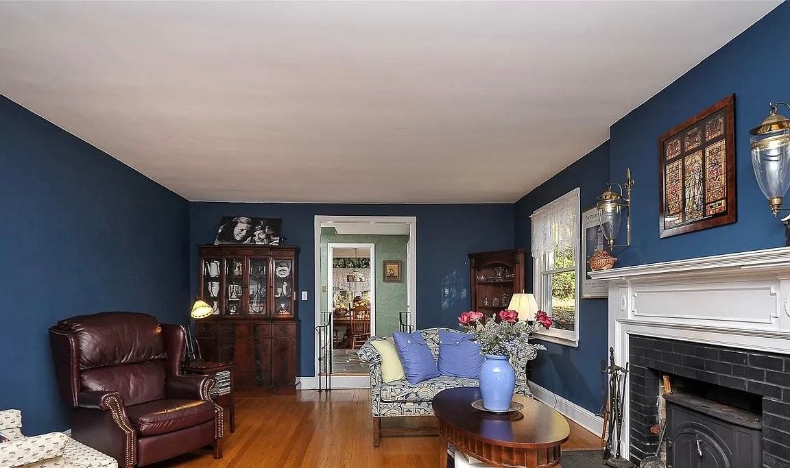 182 Wilmot Rd - Photo 4 of 9