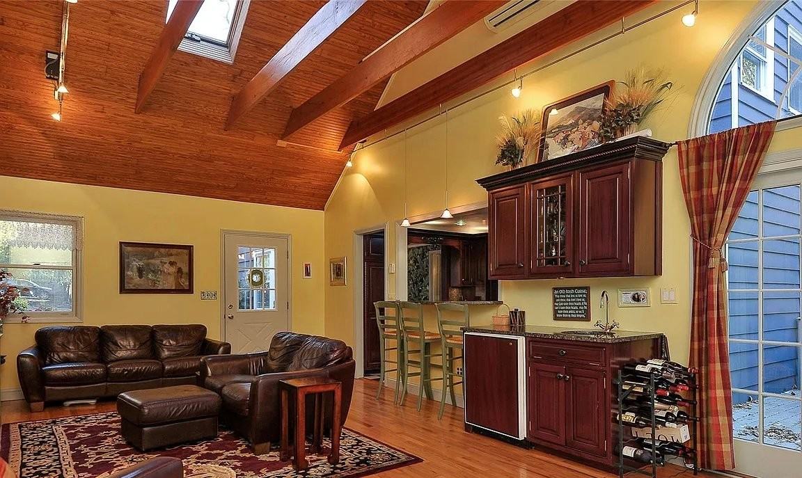 182 Wilmot Rd - Photo 6 of 9