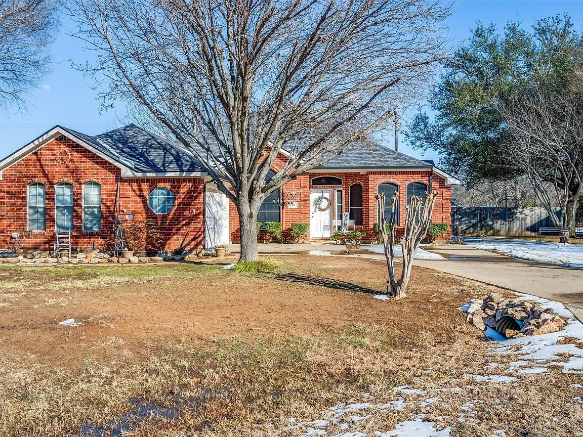 115 Dogwood Trl - Photo 2 of 10