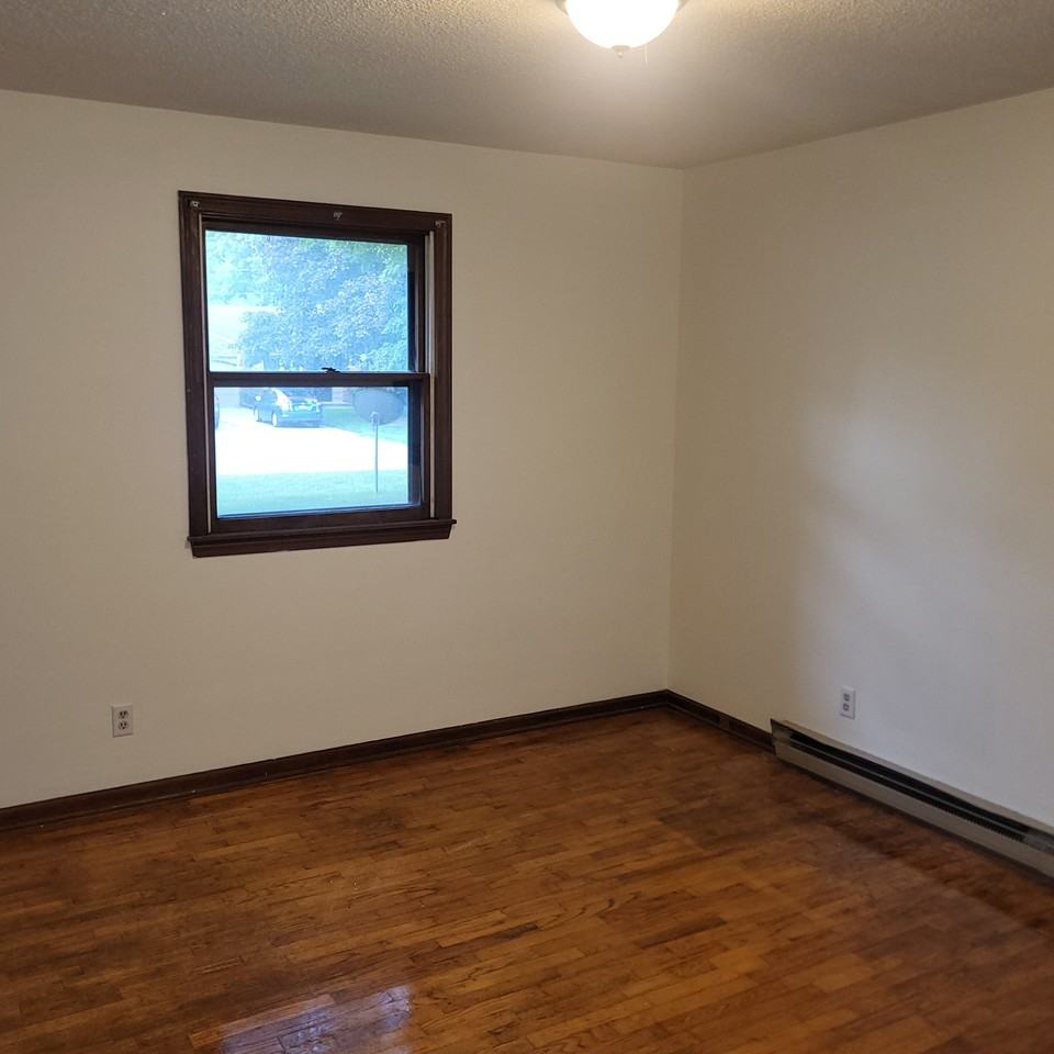 2211 Charles Dr - Photo 2 of 7