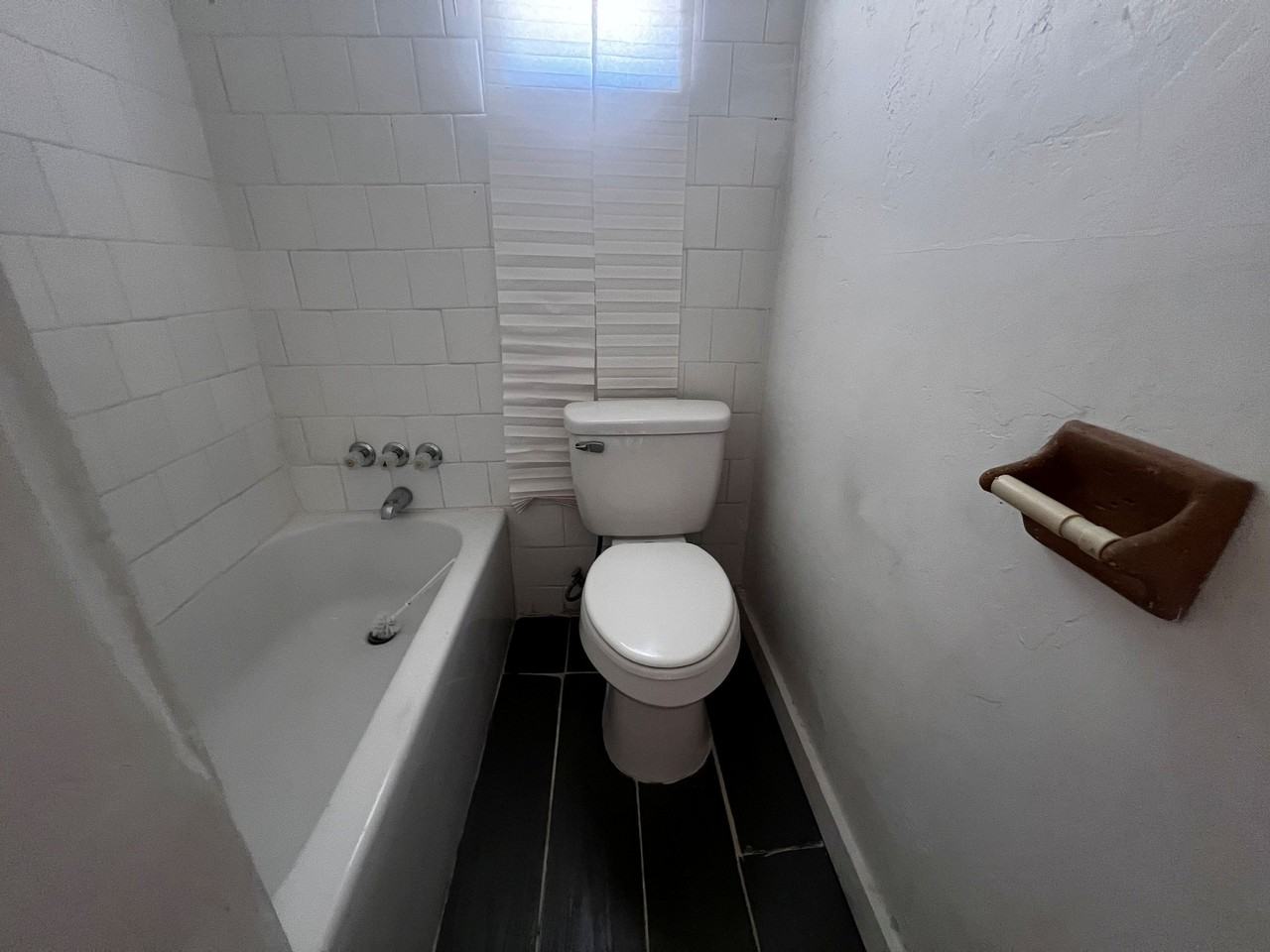 319 E St - Photo 2 of 15