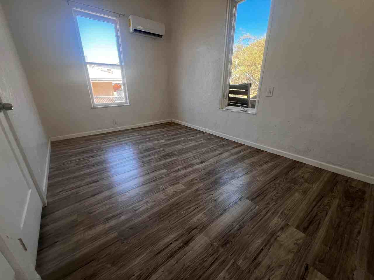 319 E St - Photo 4 of 15