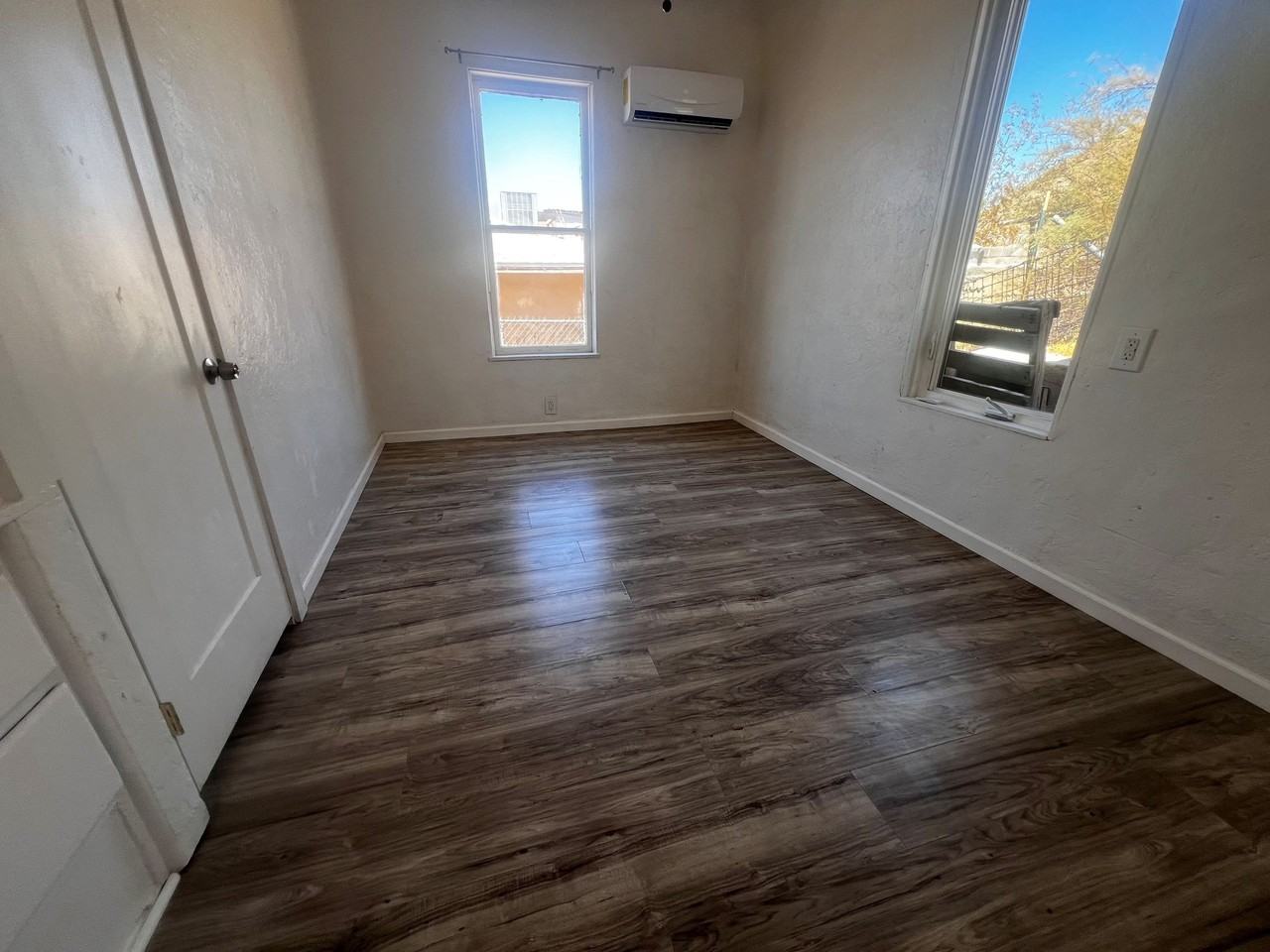 319 E St - Photo 5 of 15