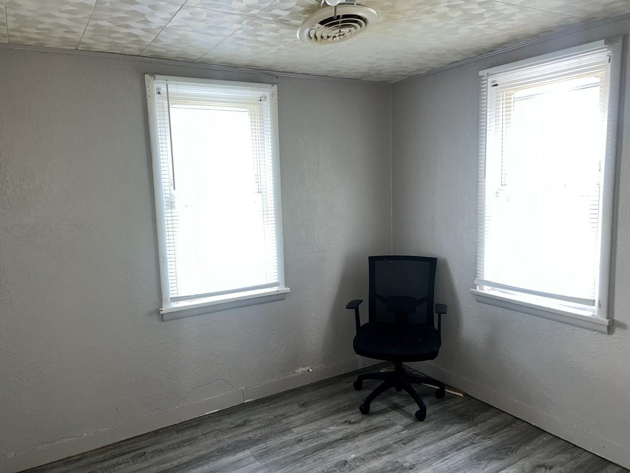 1524 N Summit Ave - Photo 4 of 14