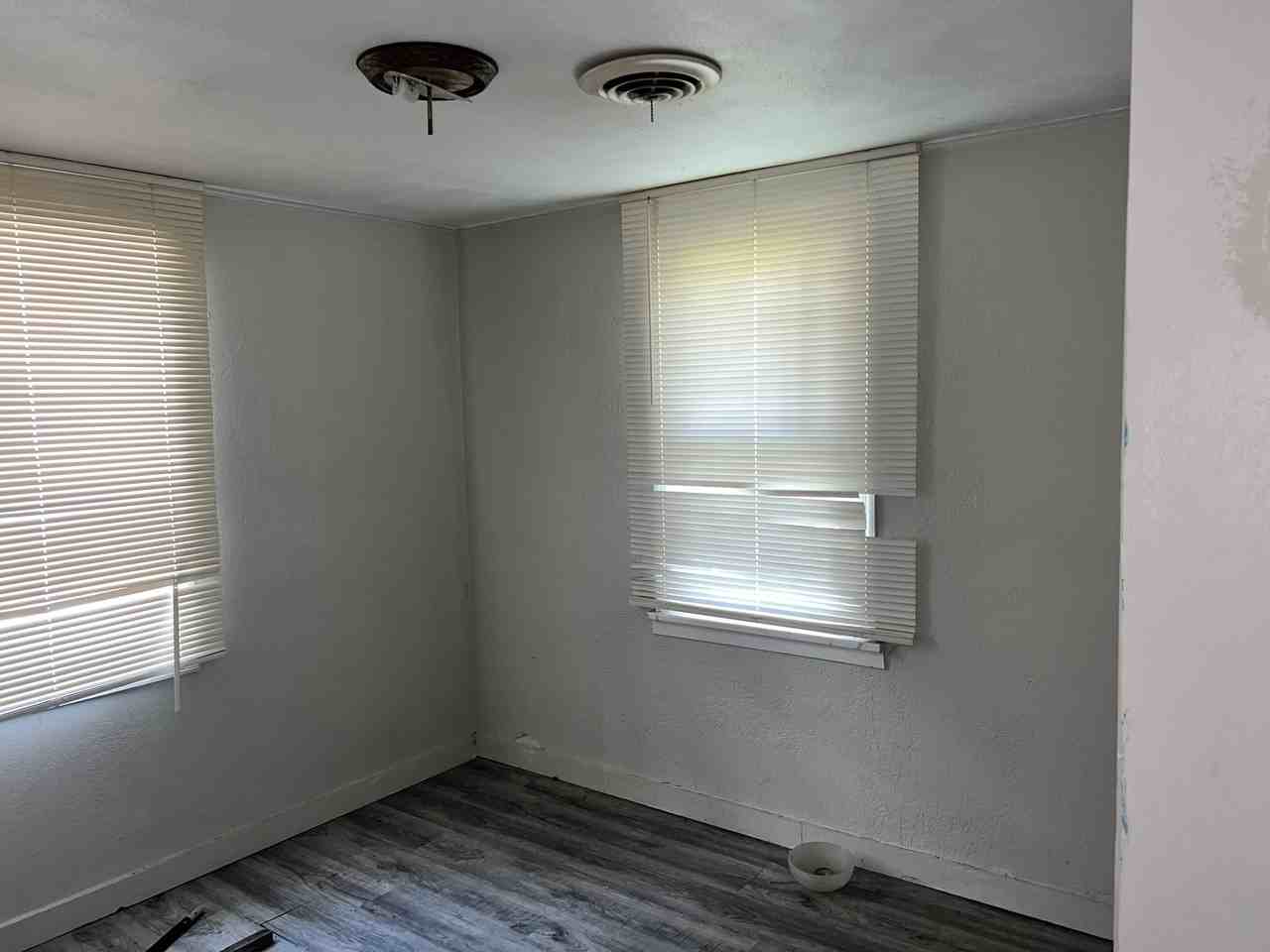 1524 N Summit Ave - Photo 5 of 14