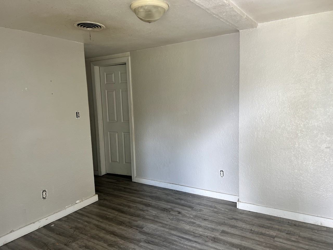 1524 N Summit Ave - Photo 6 of 14