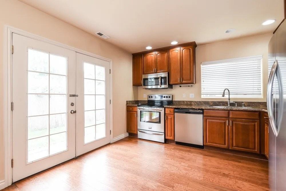 325 Lind Ave Sw #1 - Photo 3 of 7
