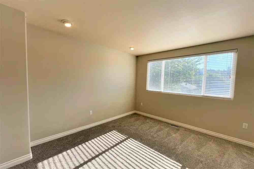 325 Lind Ave Sw #1 - Photo 5 of 7
