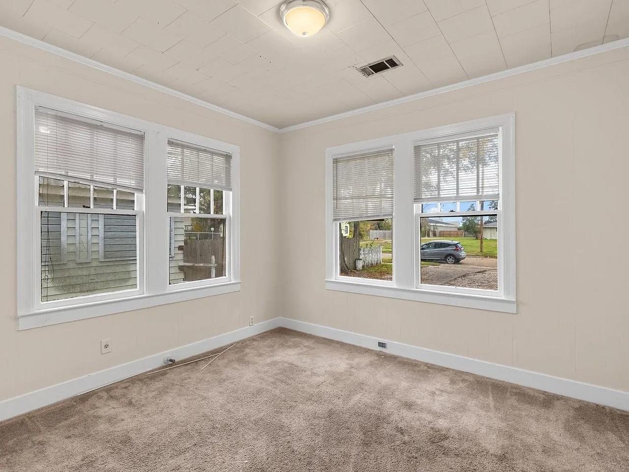 2212 Stanton St - Photo 3 of 7