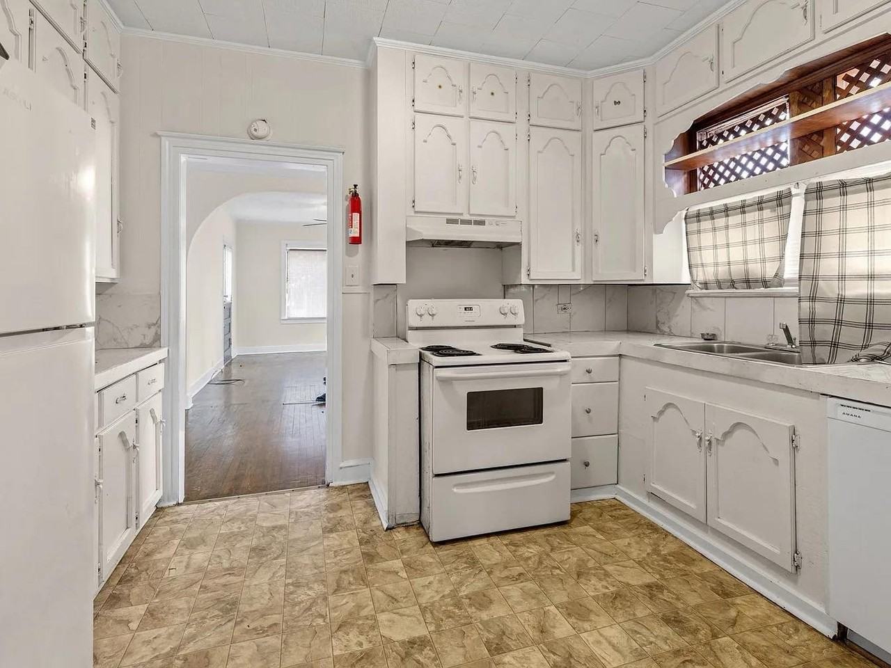 2212 Stanton St - Photo 4 of 7