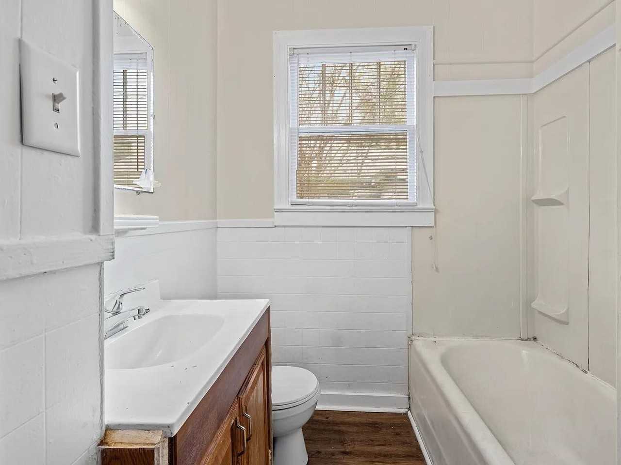 2212 Stanton St - Photo 5 of 7