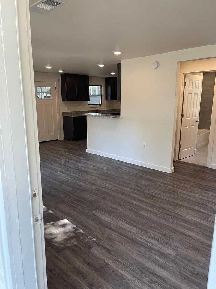 232 W Ash St #NA - Photo 2 of 17