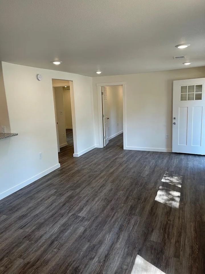 232 W Ash St #NA - Photo 4 of 17