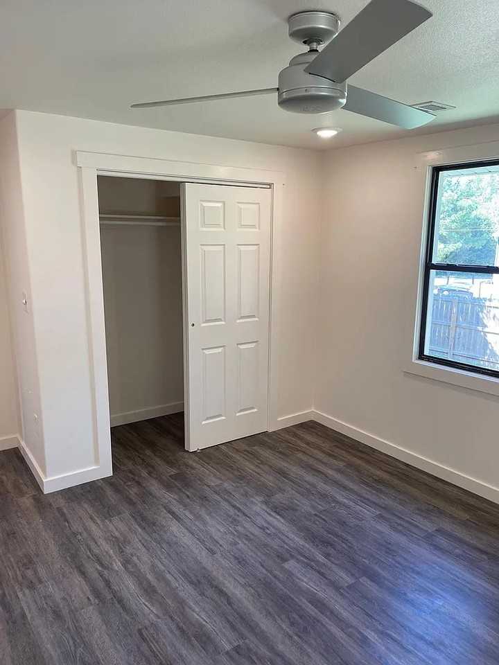 232 W Ash St #NA - Photo 6 of 17