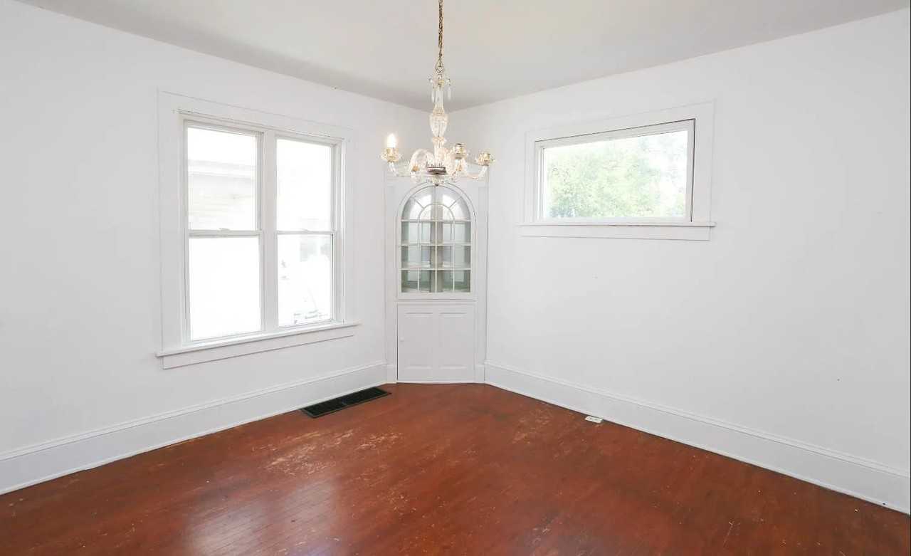 417 E Jefferson St #NA - Photo 6 of 11