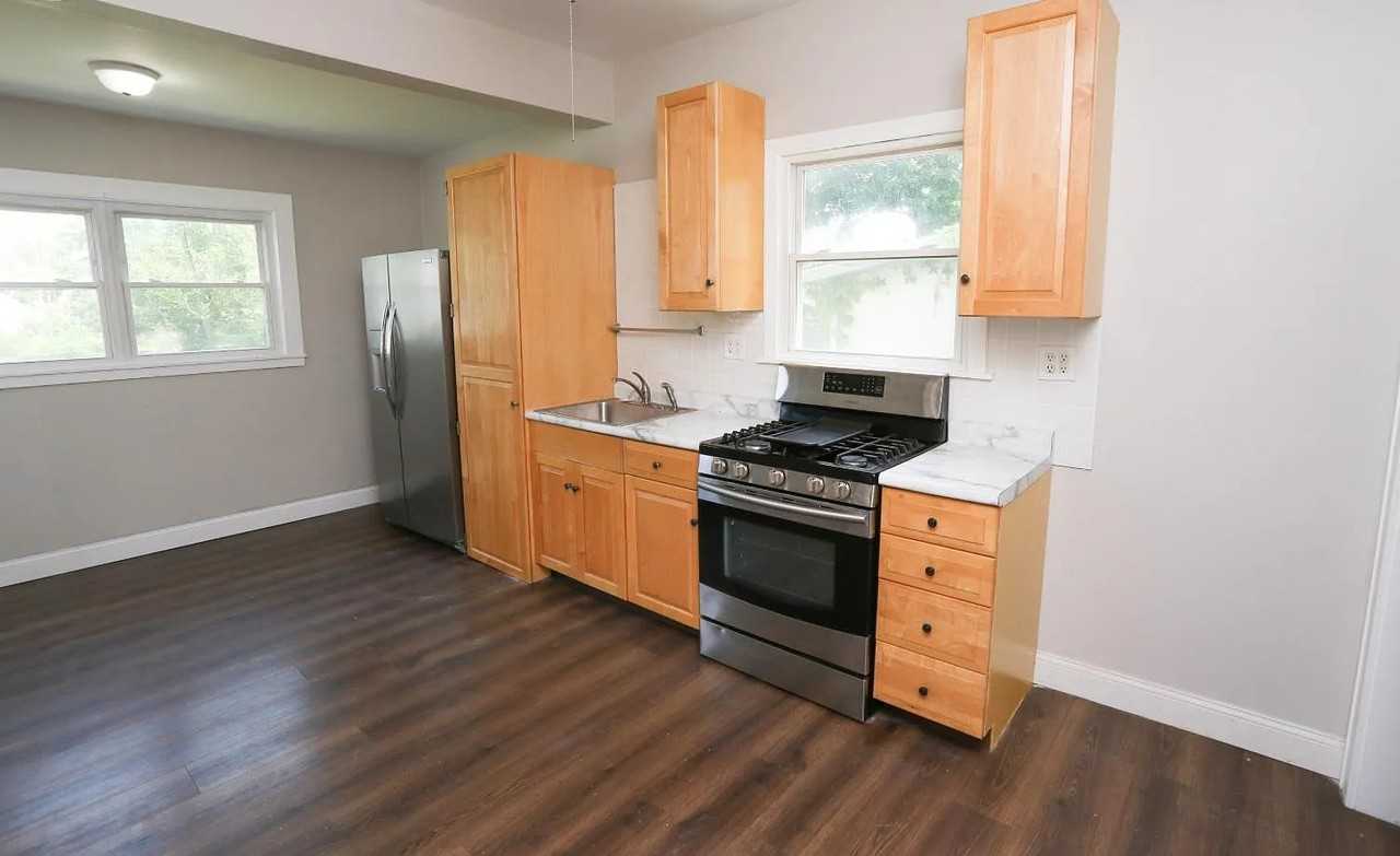 417 E Jefferson St #NA - Photo 7 of 11