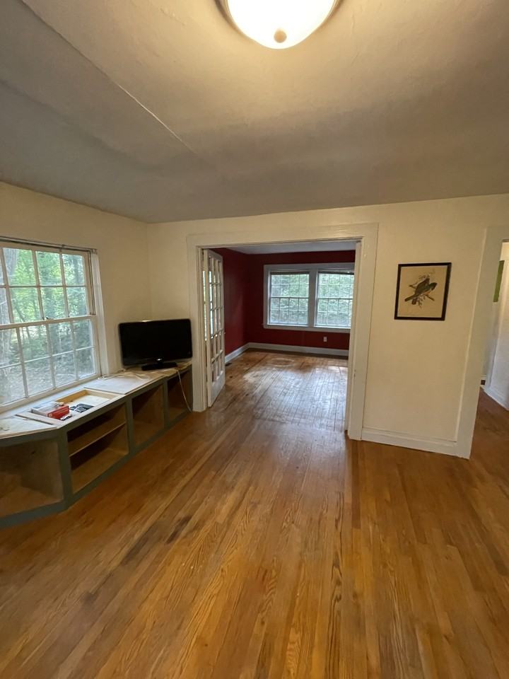 1111 Ridgewood Ln - Photo 3 of 9