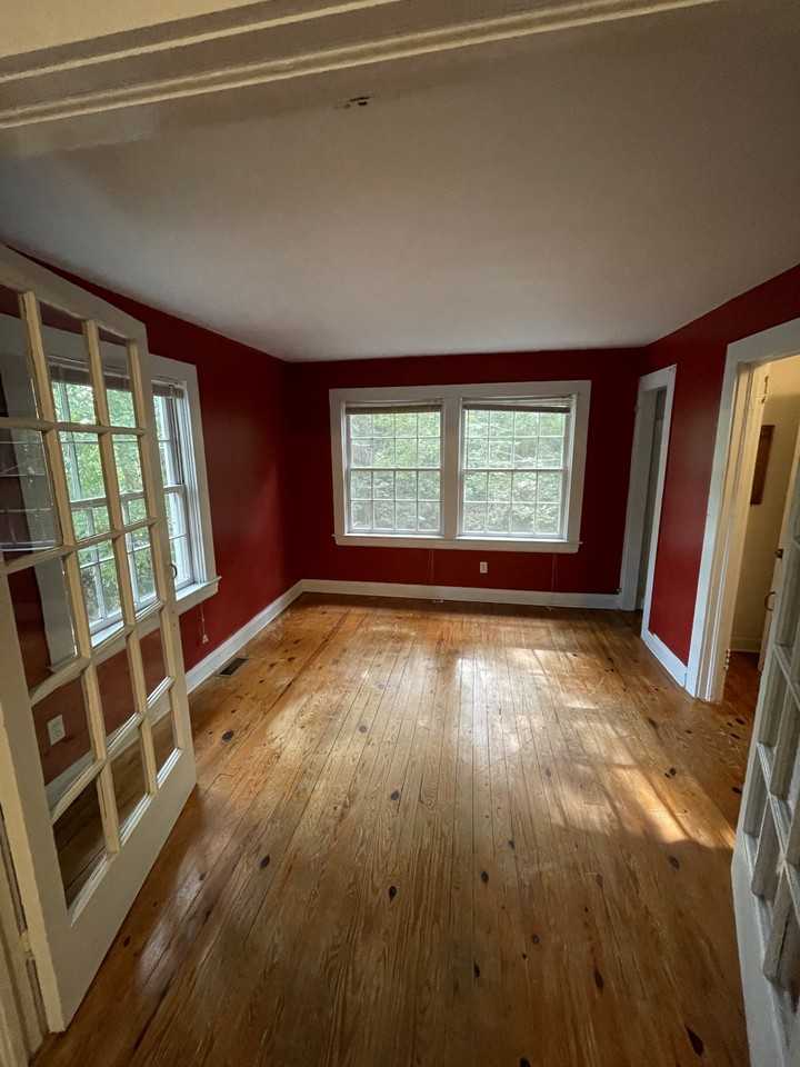 1111 Ridgewood Ln - Photo 5 of 9