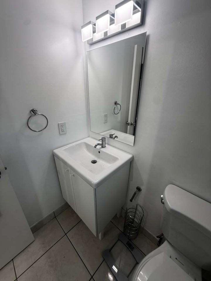 3300 Sw 9th Ter #NA - Photo 5 of 11