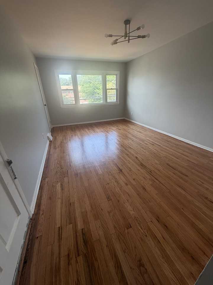 919 Chandler Ave #2R - Photo 3 of 14