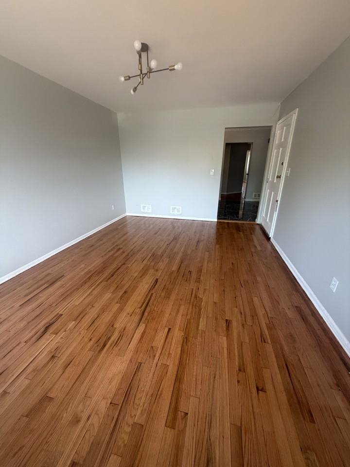 919 Chandler Ave #2R - Photo 5 of 14
