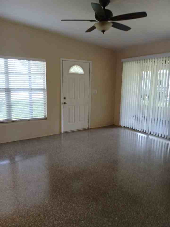 431 E 6th St - Photo 3 of 7