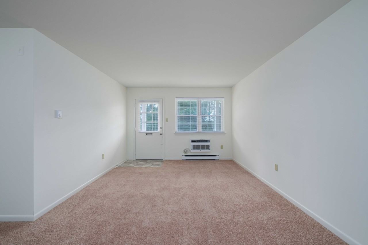 340 College Manor Ave Apt 4 #340-4 - Photo 4 of 10