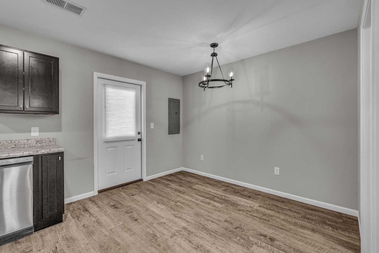 2700 Burke Ave - Photo 5 of 19