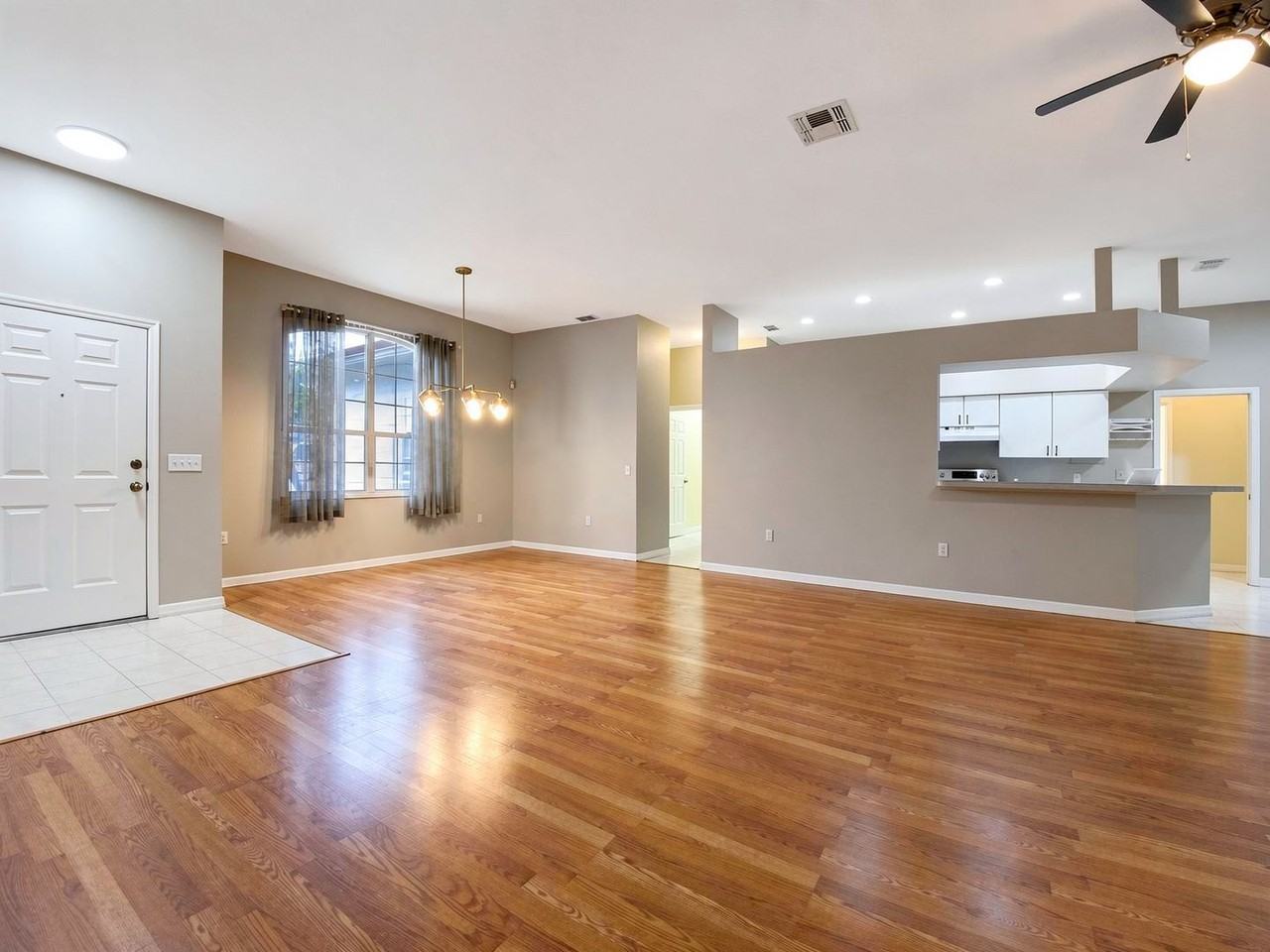 7047 Hazeltine Cir - Photo 3 of 21