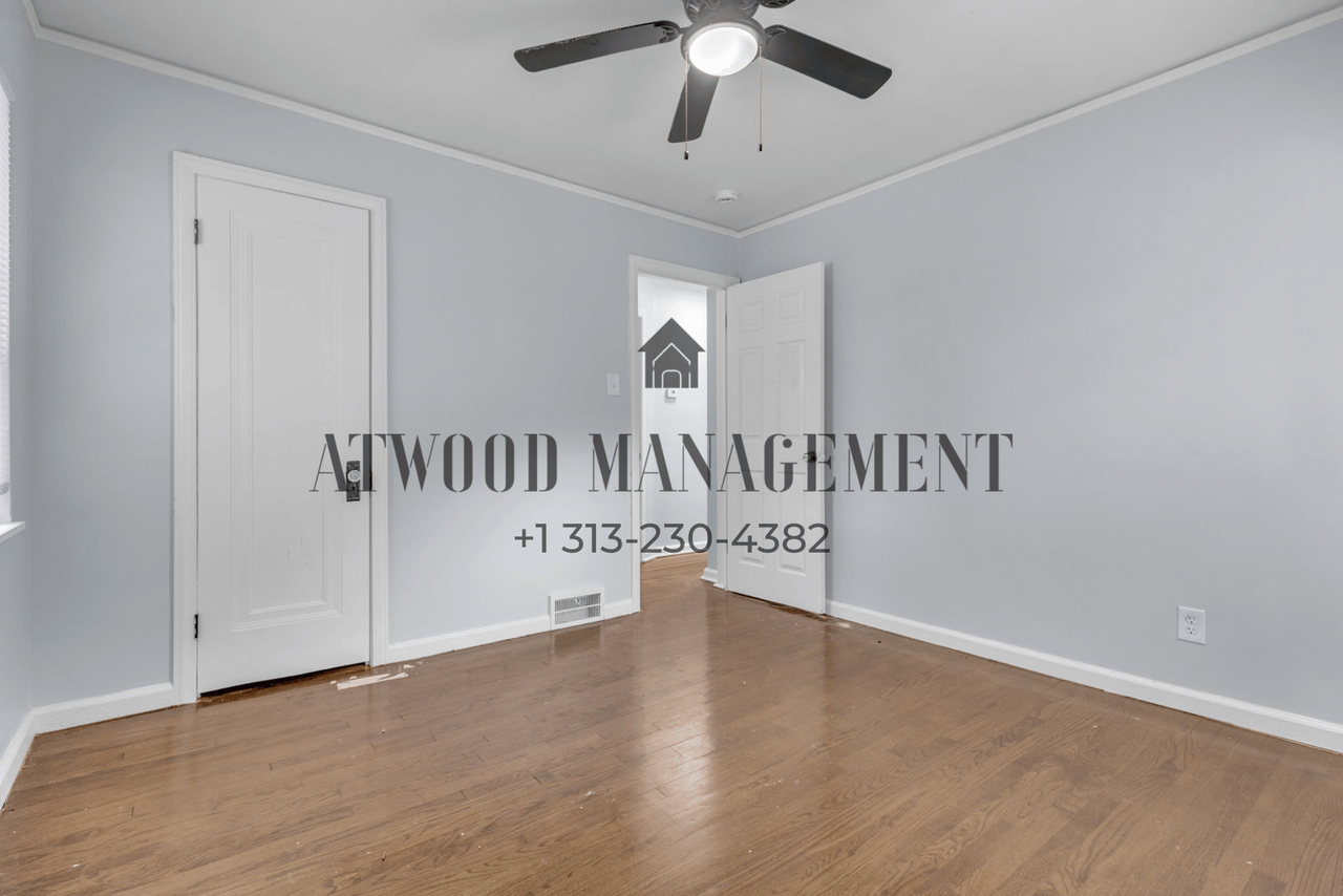 9755 Wayburn St - Photo 7 of 15