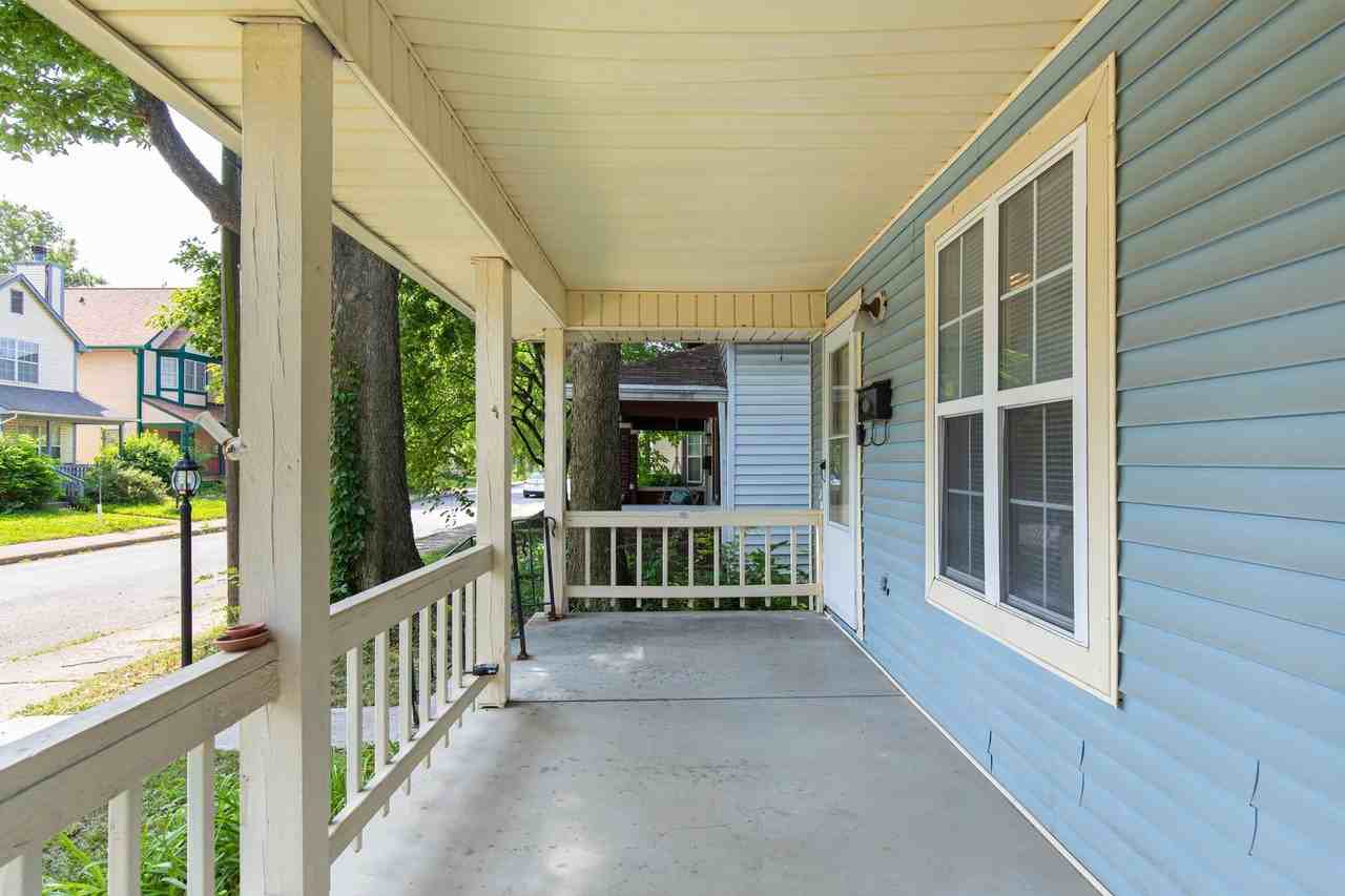 936 Camp St - Photo 6 of 50