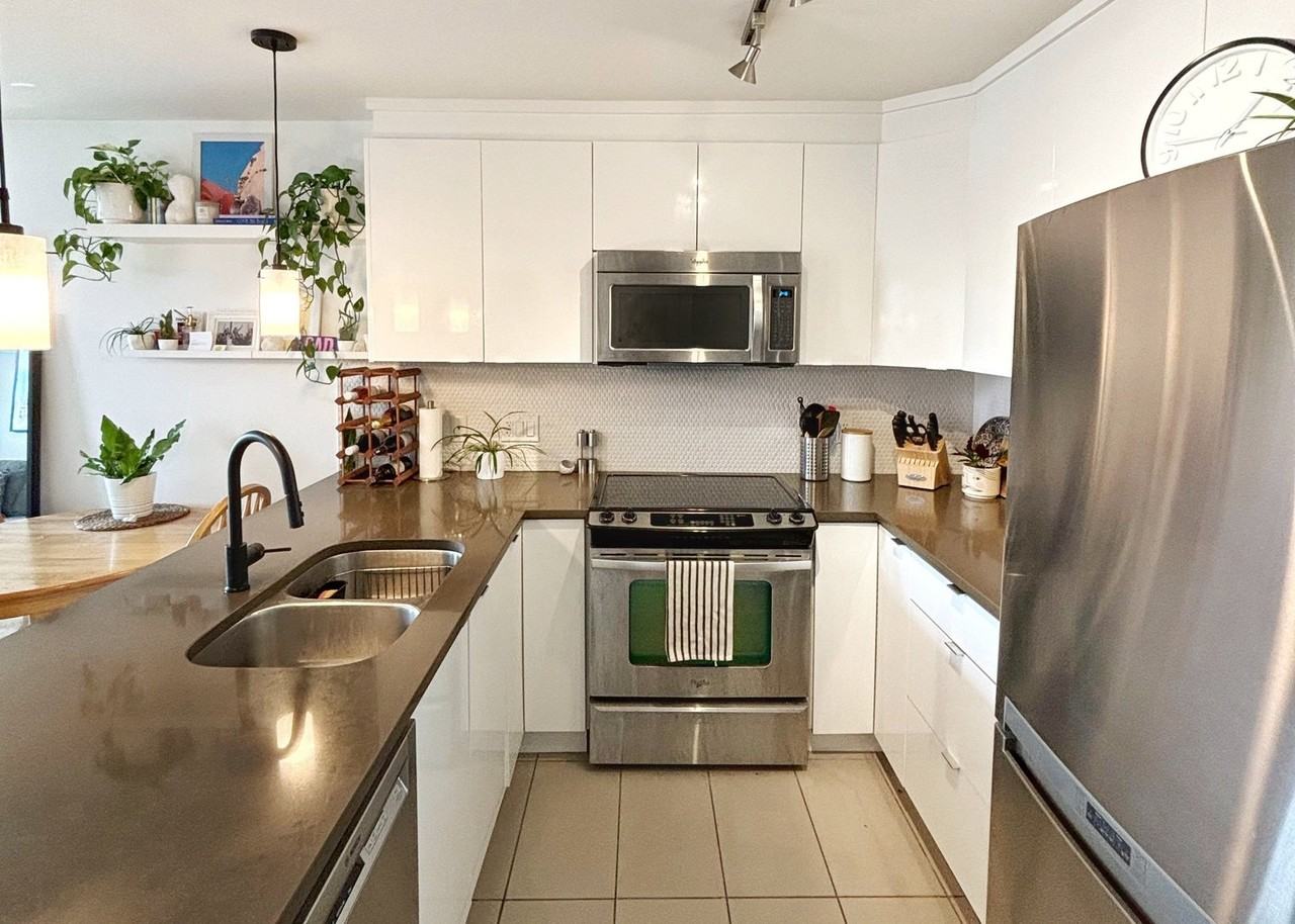 4338 Commercial St - Photo 3 of 15