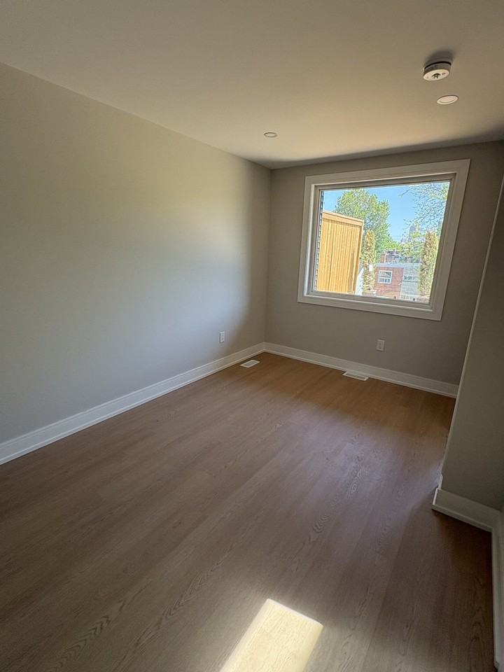 18 Crocker Ave - Photo 4 of 16