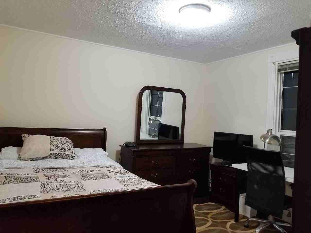 10453 87 Ave Nw - Photo 5 of 10