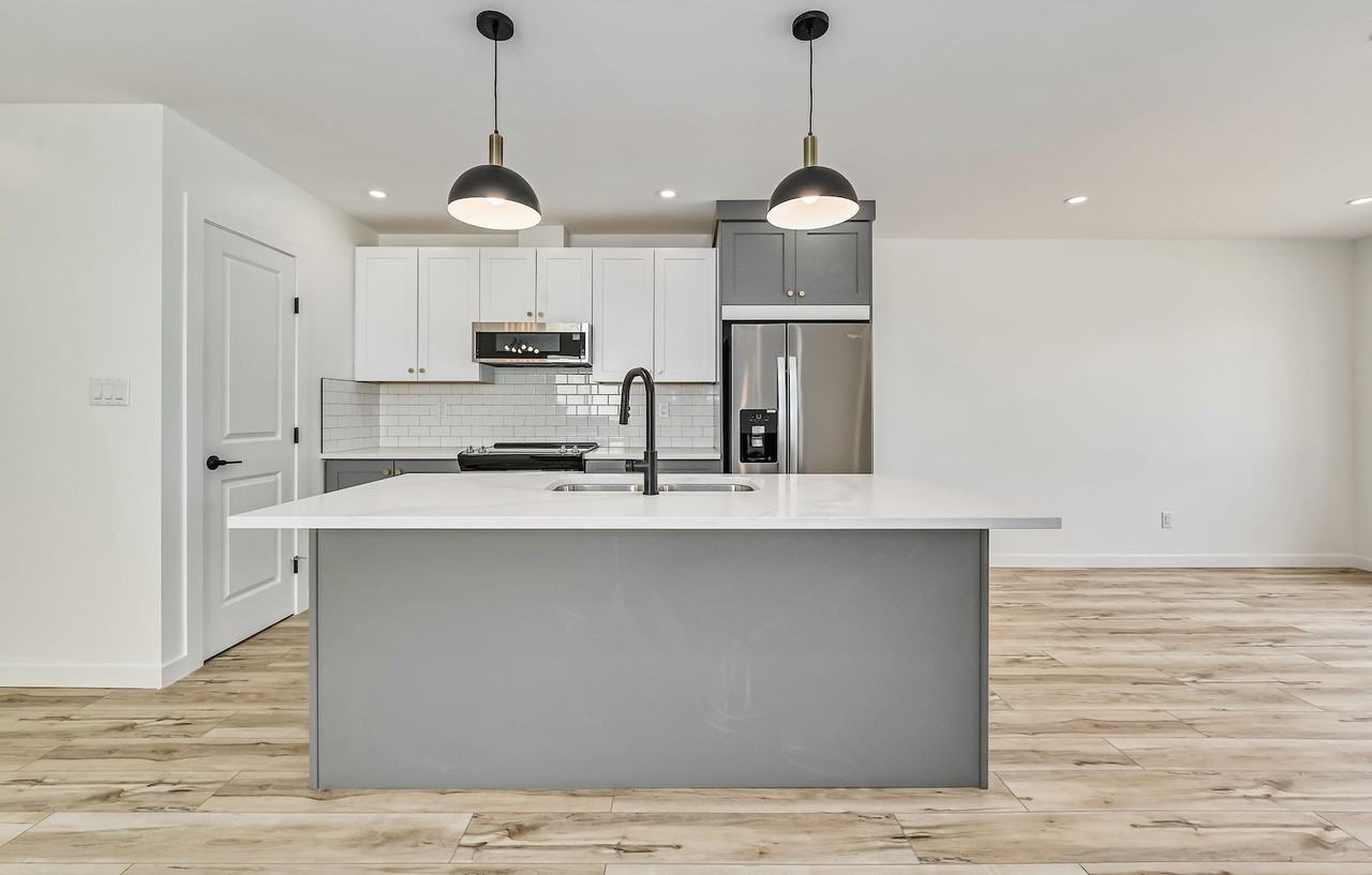 2216 34 St Sw - Photo 2 of 13