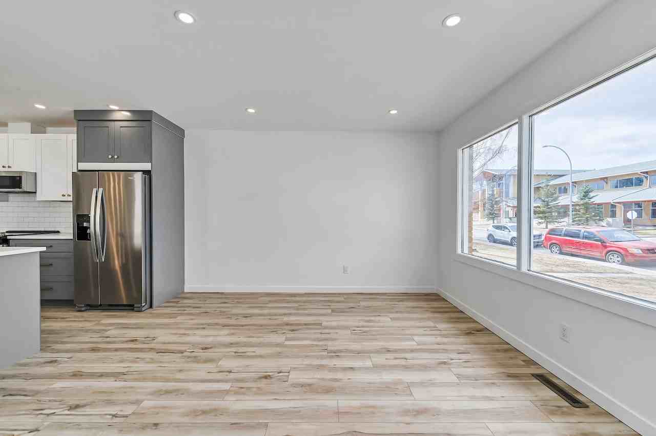 2216 34 St Sw - Photo 3 of 13