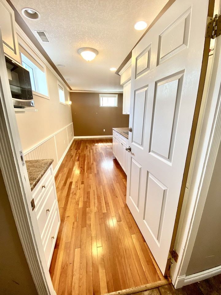 120 43 Ave Nw - Photo 2 of 17