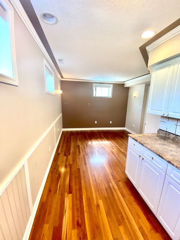 120 43 Ave Nw - Photo 3 of 17