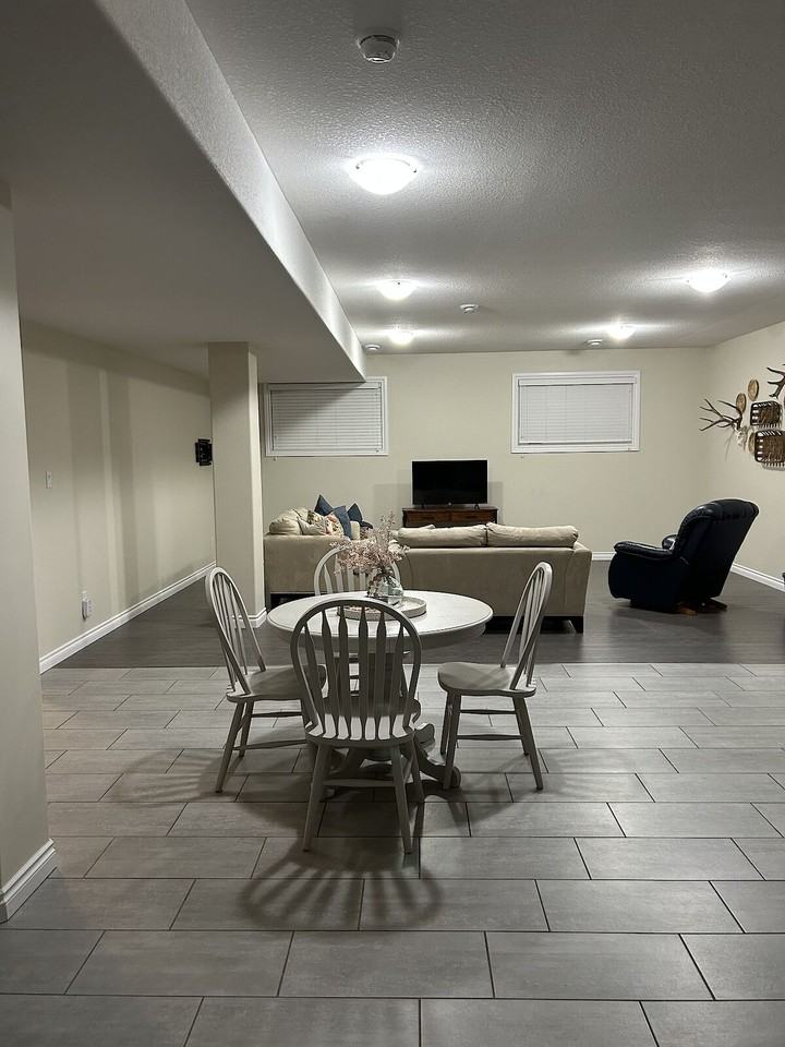 7109 37 St - Photo 2 of 9