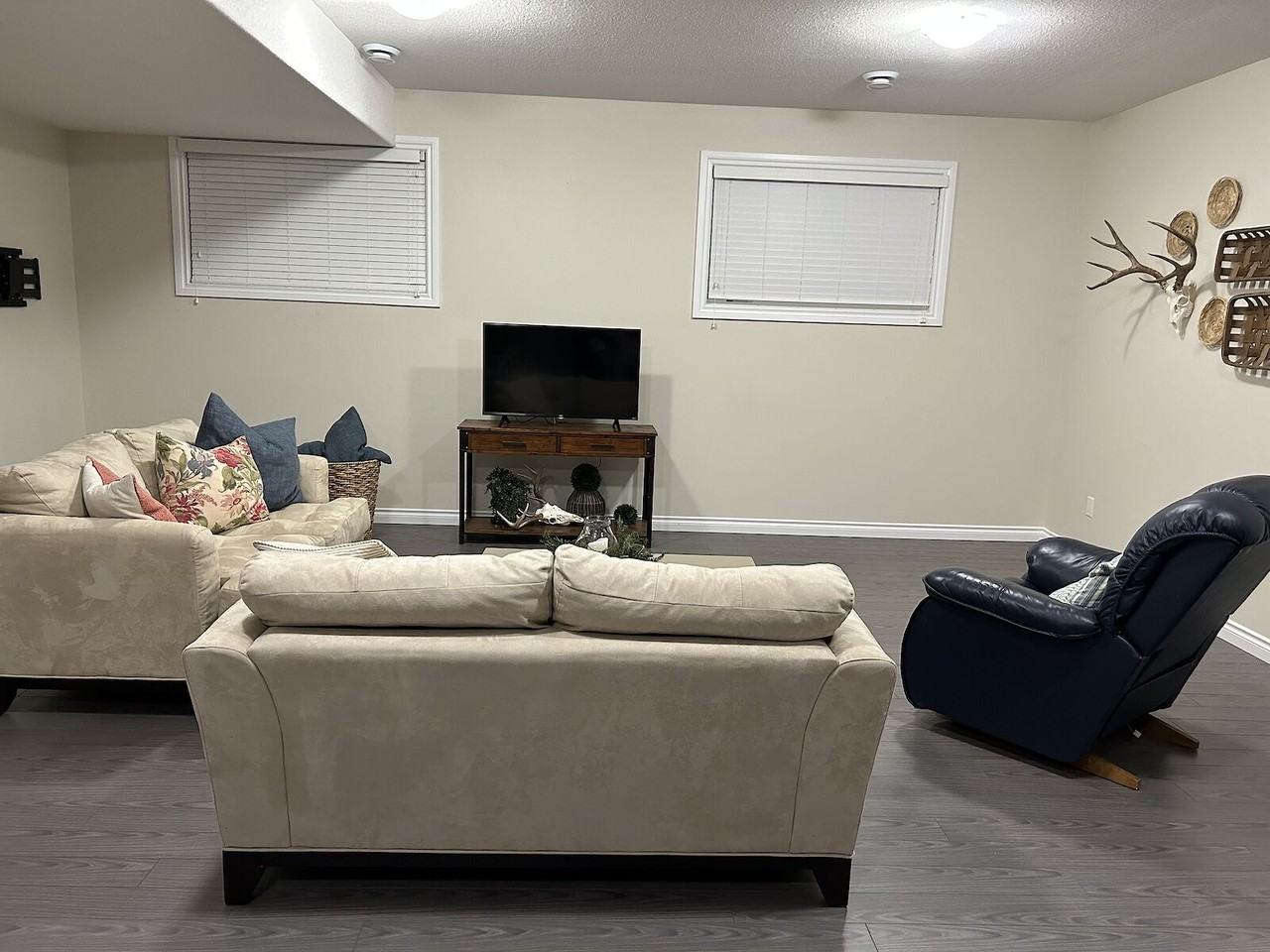 7109 37 St - Photo 3 of 9