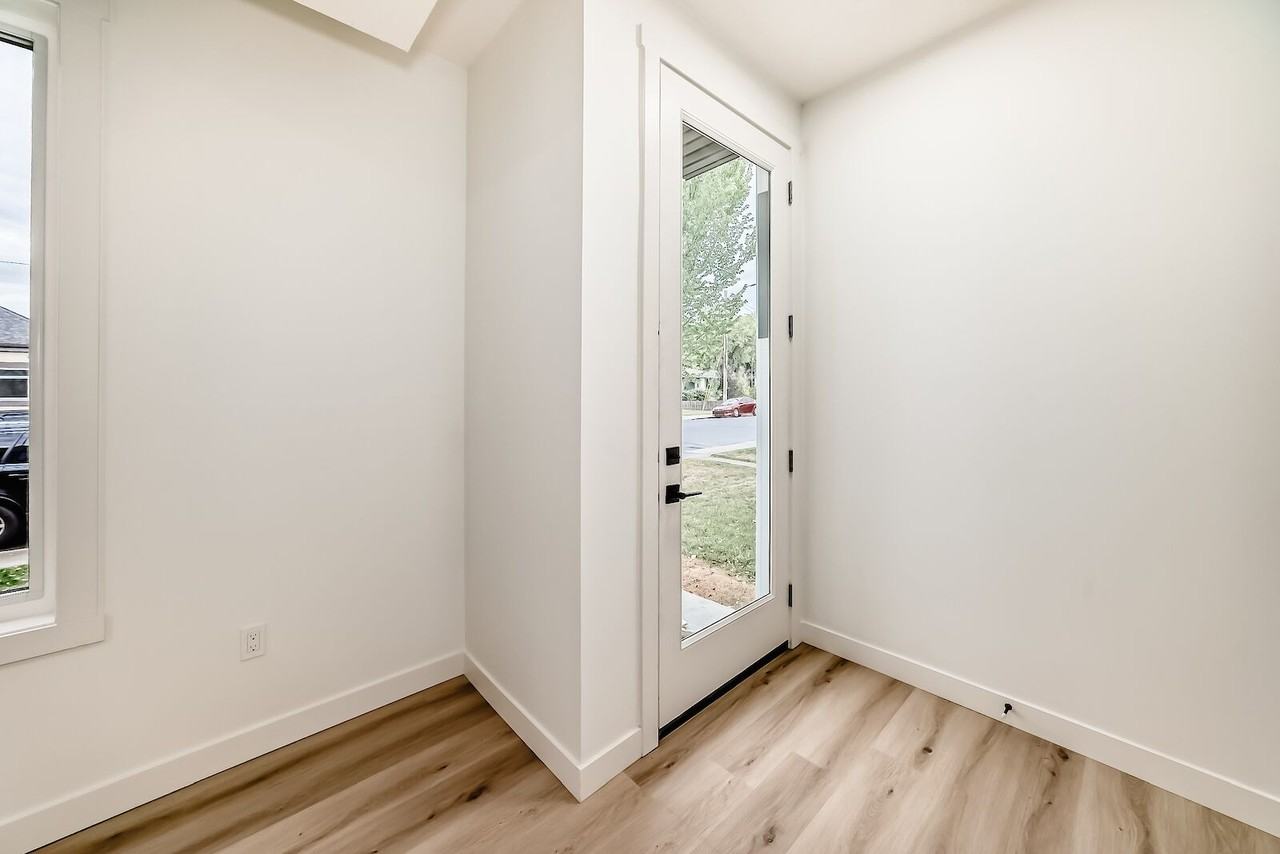 1728 29 St Sw - Photo 4 of 43