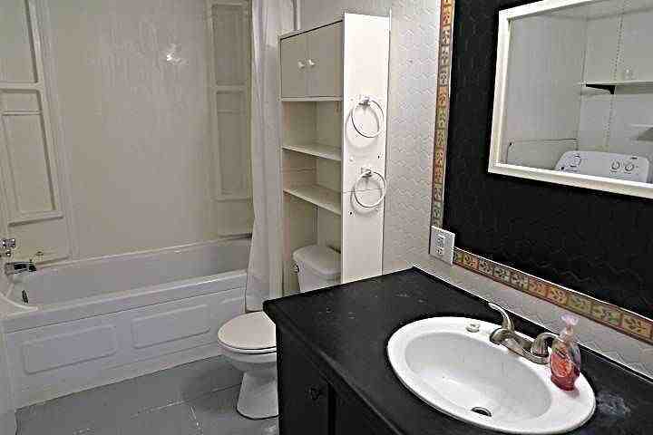 207 4 St Nw - Photo 3 of 13