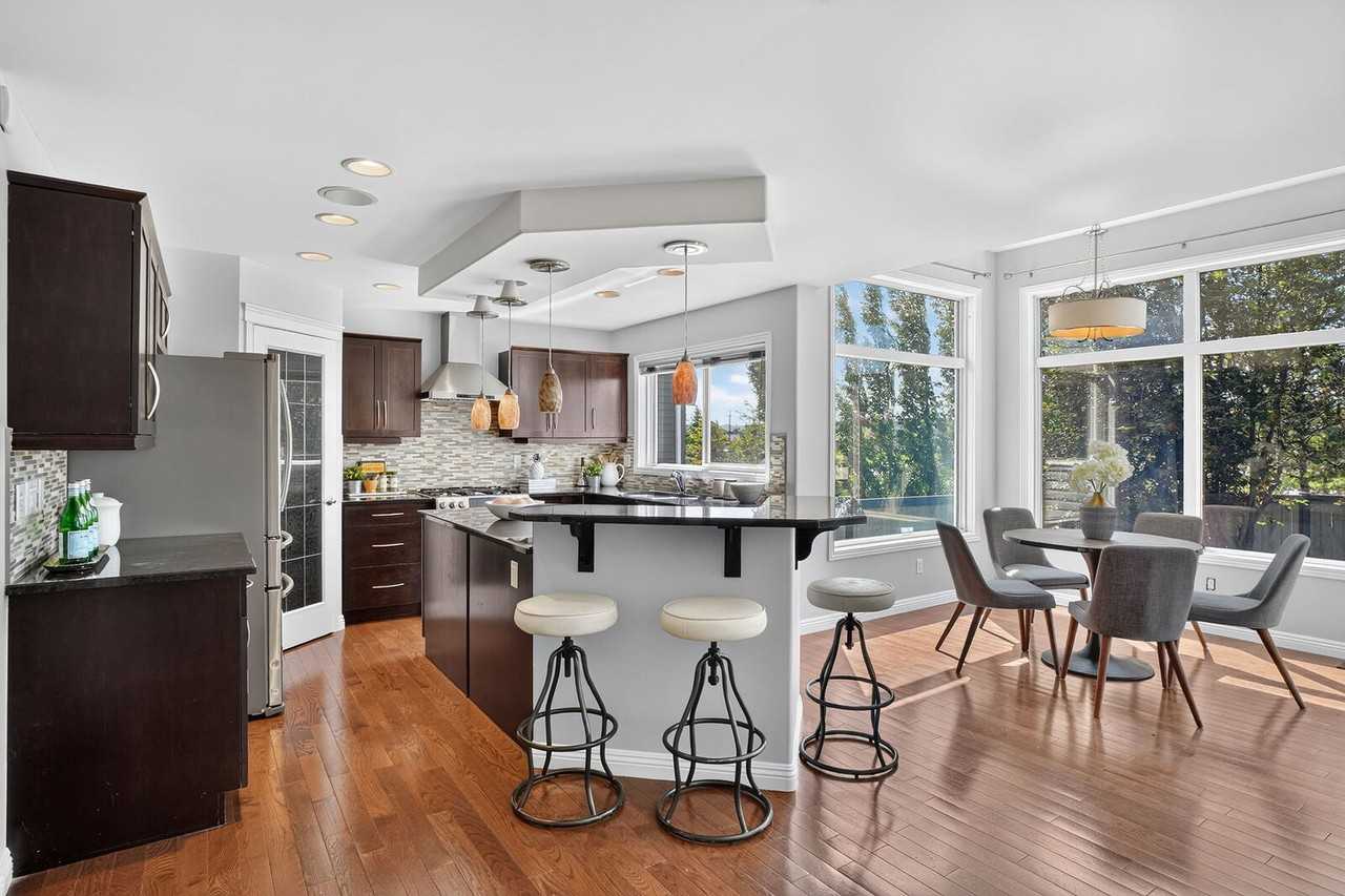 968 Summerside Link Sw - Photo 4 of 31