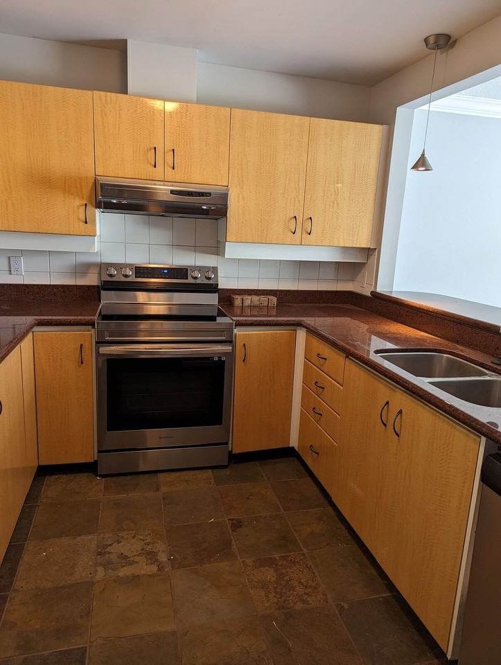 525 Henley Court - Photo 5 of 24