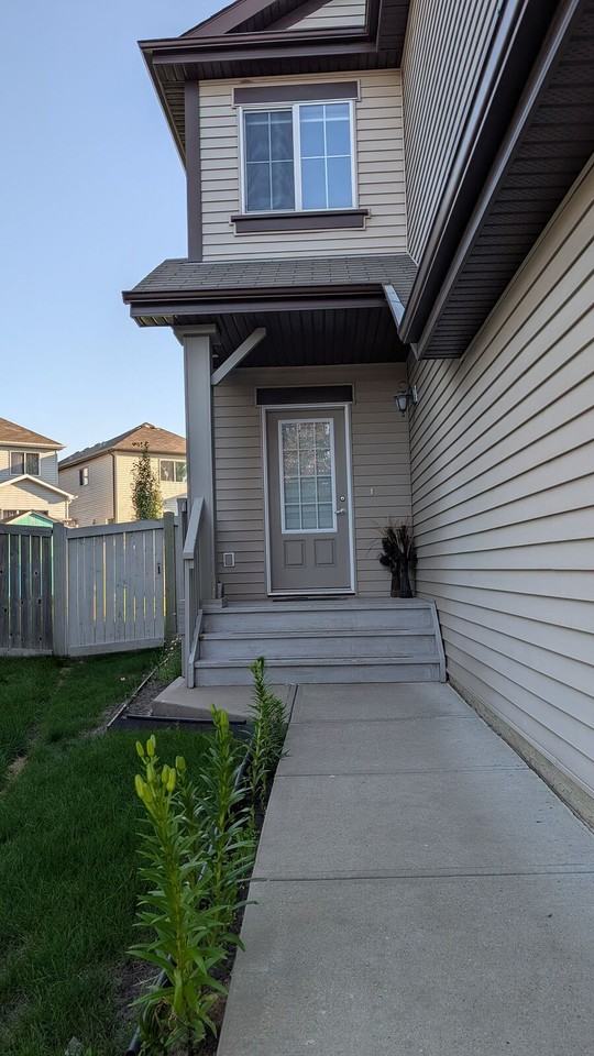 6143 10 Ave Sw - Photo 2 of 46