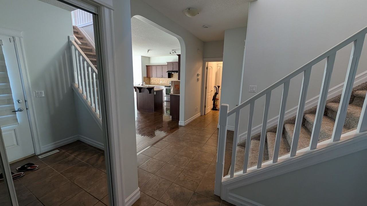 6143 10 Ave Sw - Photo 4 of 46