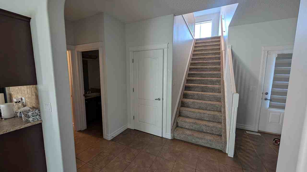 6143 10 Ave Sw - Photo 5 of 46